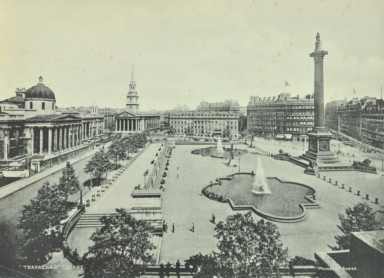 Saint Martin in the Fields National Gallery Nelsons Column, Trafalgar Square, Westminster LB: střešní pohled na východ, 1895 od English Photographer