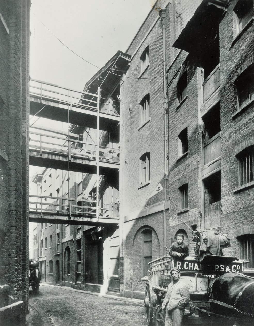 Shad Thames, Londýn, 1890 od English Photographer