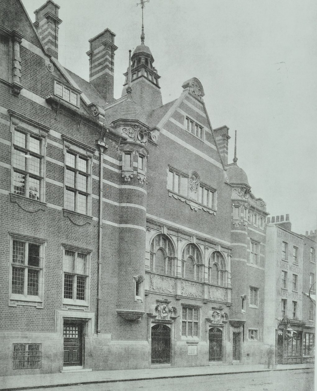 Shoreditch Public Baths: exteriér, 1898 od English Photographer