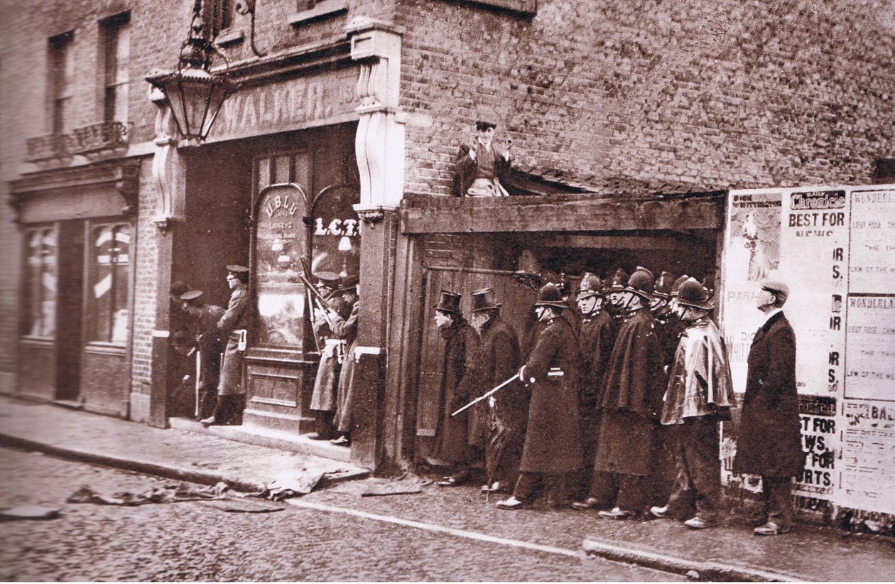 Obléhání Sidney Street, Londýn od English Photographer