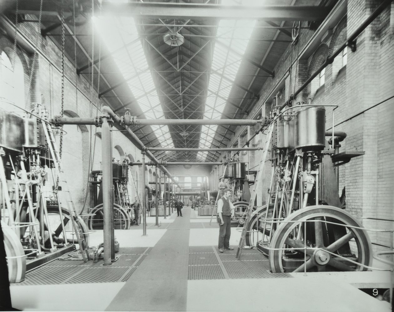 Southern Outfall Sewer, Crossness: interiér strojovny, 1894 od English Photographer