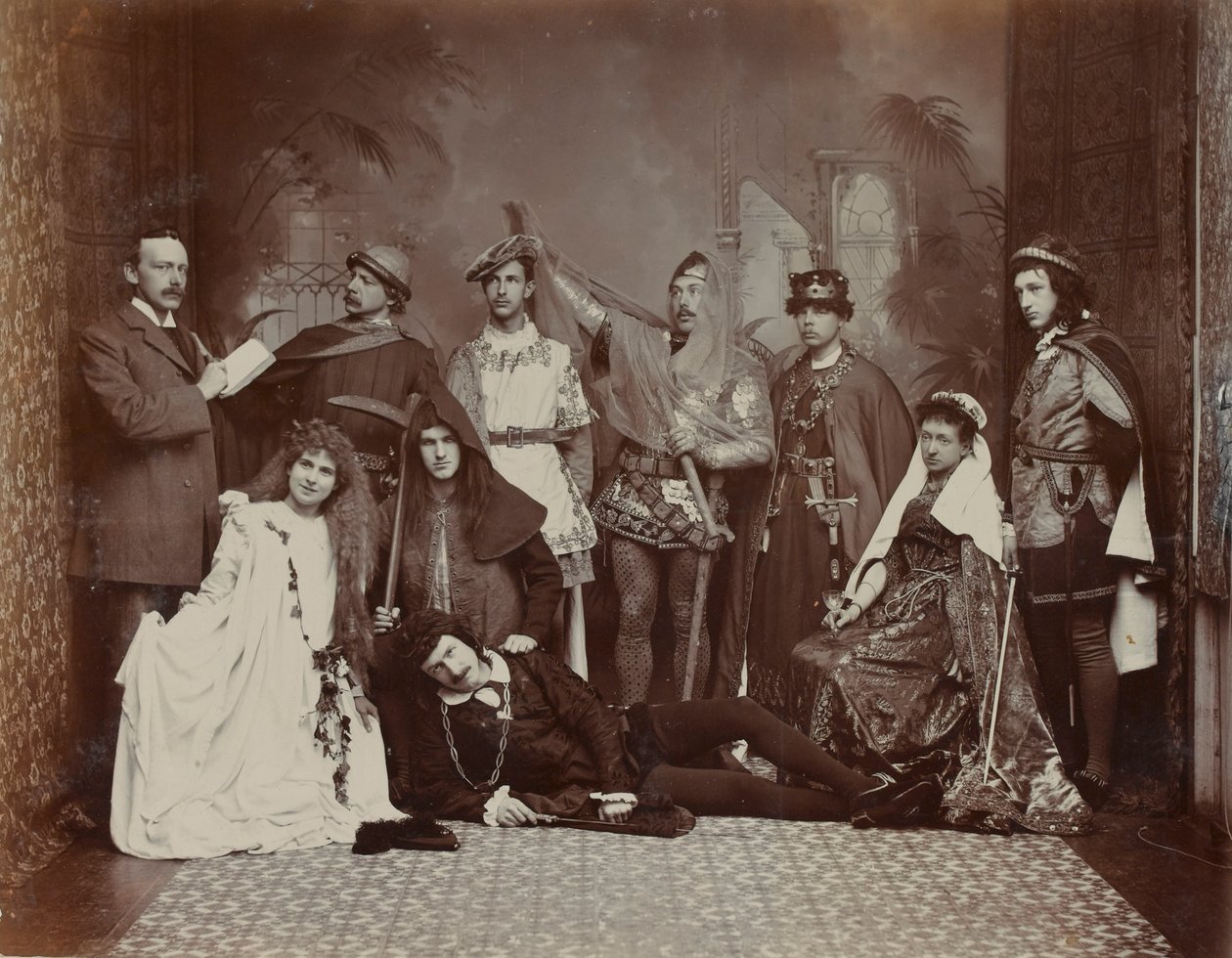 Obsazení Hamleta, Zimní zahrady, Cheltenham, 1895 od English Photographer