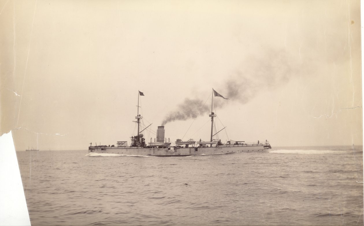 "Chih Yuan" na moři, c.1886 od English Photographer