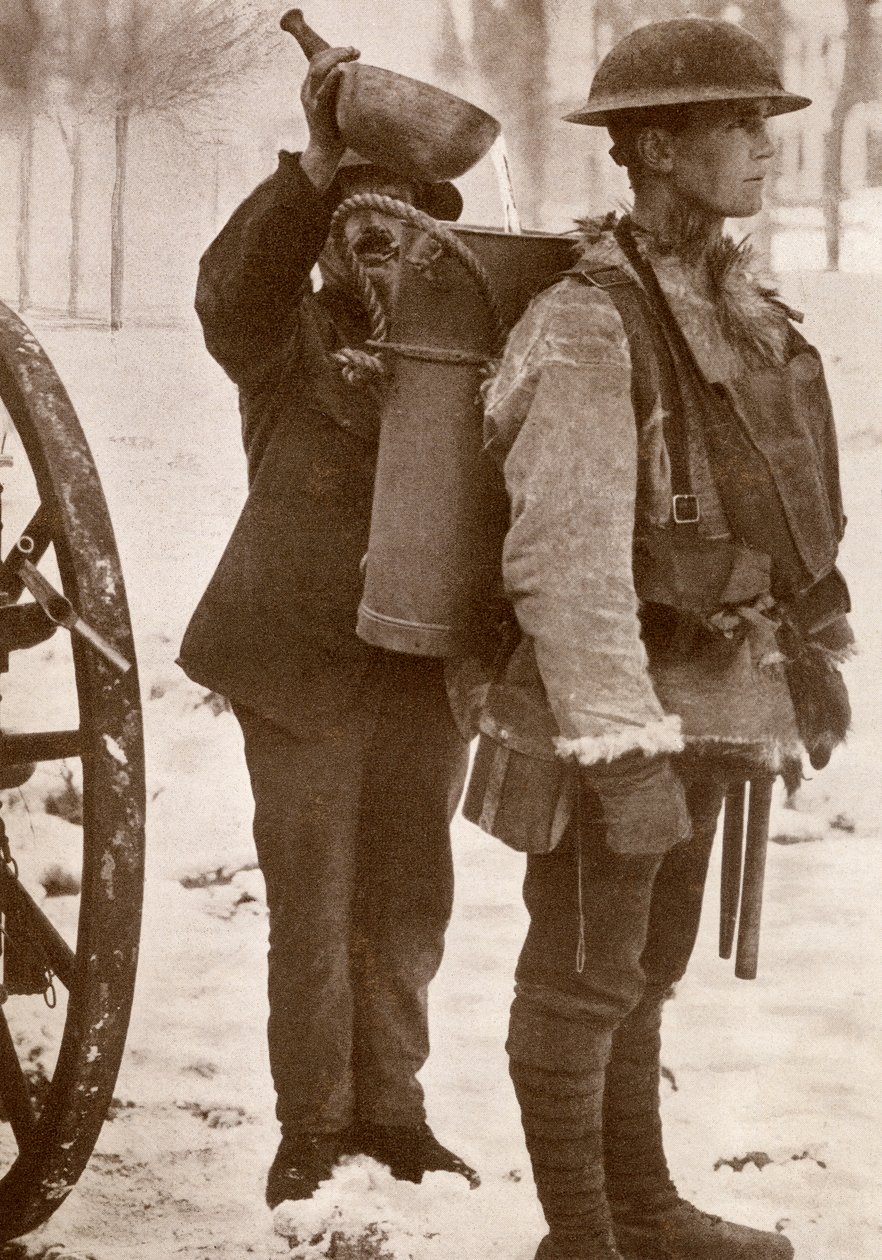 Horká polévka, 1918 (polotónový novinový papír) od English Photographer