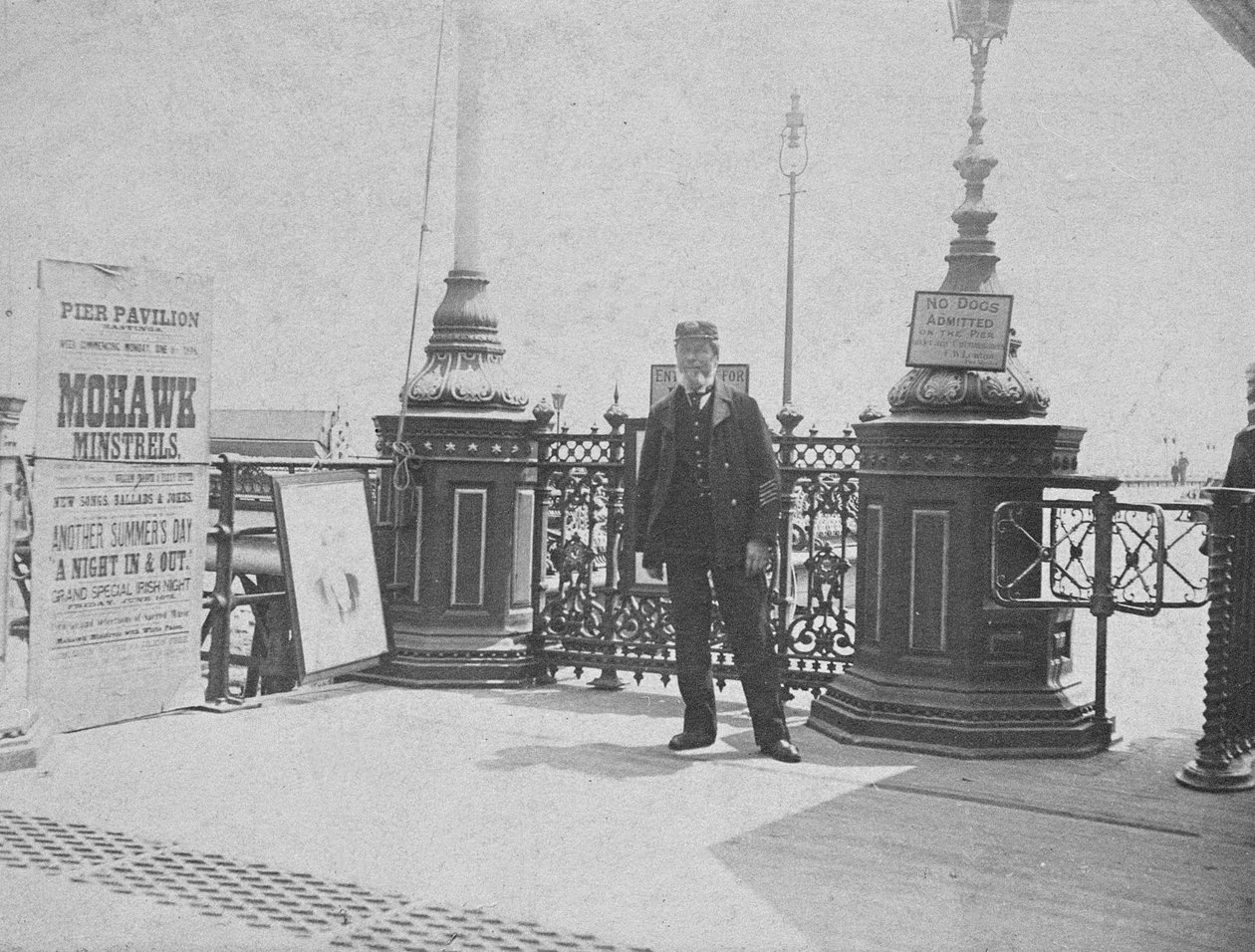 Molo, Hastings, kolem roku 1890 od English Photographer
