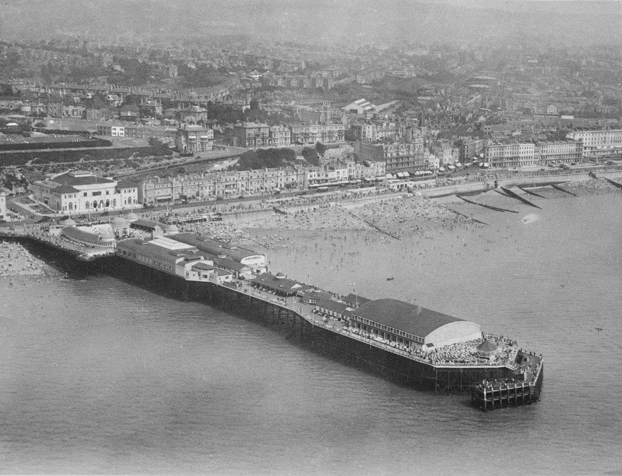 Molo, Hastings, kolem roku 1930 od English Photographer
