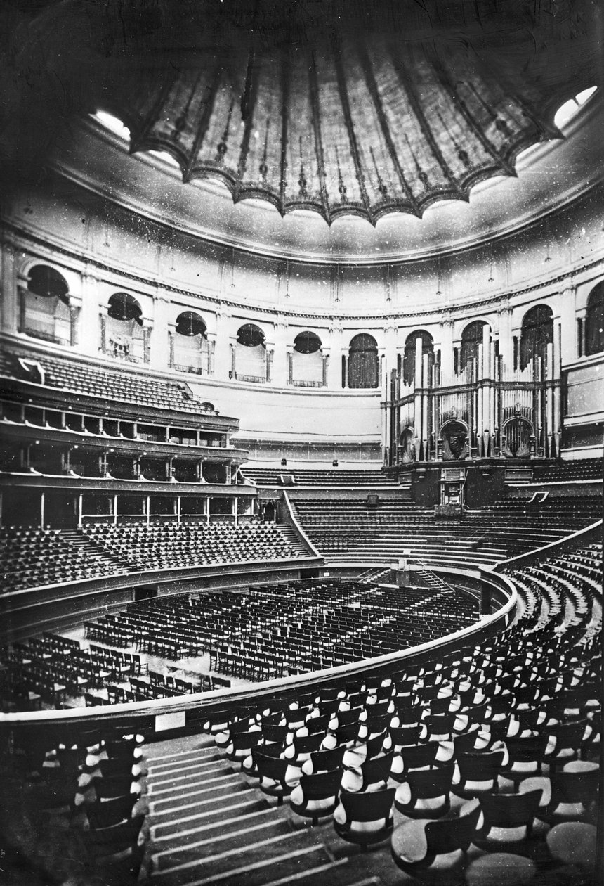Royal Albert Hall, Londýn, kolem 80. let 19. století od English Photographer