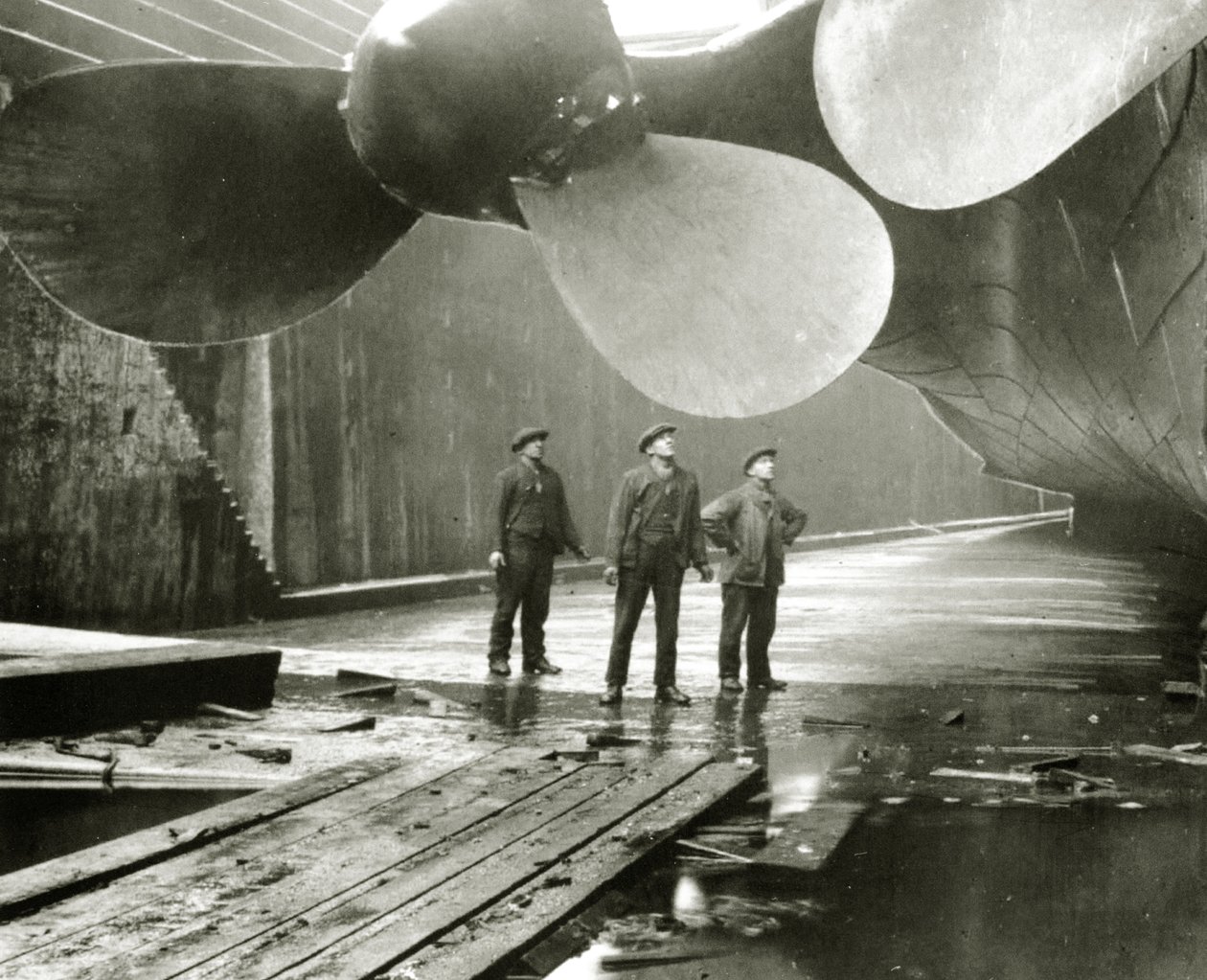 Vrtule Titaniku v Thompson Graving Dock of Harland & Wolff, Belfast, Irsko, 1910-11 od English Photographer
