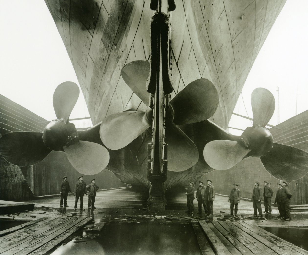 Vrtule Titanics v Thompson Graving Dock of Harland und Wolff, Belfast, Irsko, 1910-11 od English Photographer