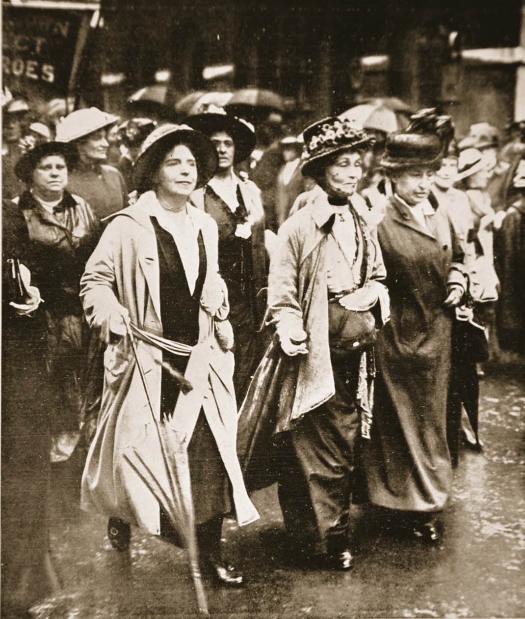 Demonstrace „Právo žen sloužit“: Paní Pankhurst a přátelé, z „Ilustrovaných válečných zpráv“ od English Photographer