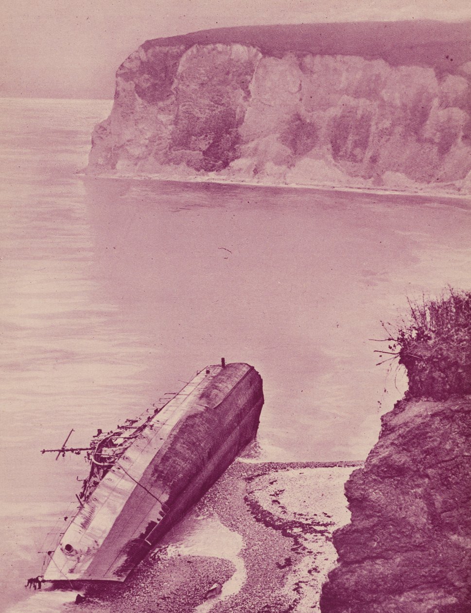 Loď Narragansett byla během vichřice stržena na Bembridge Ledge na ostrově Wight a rozdělena napůl (čb fotografie) od English Photographer
