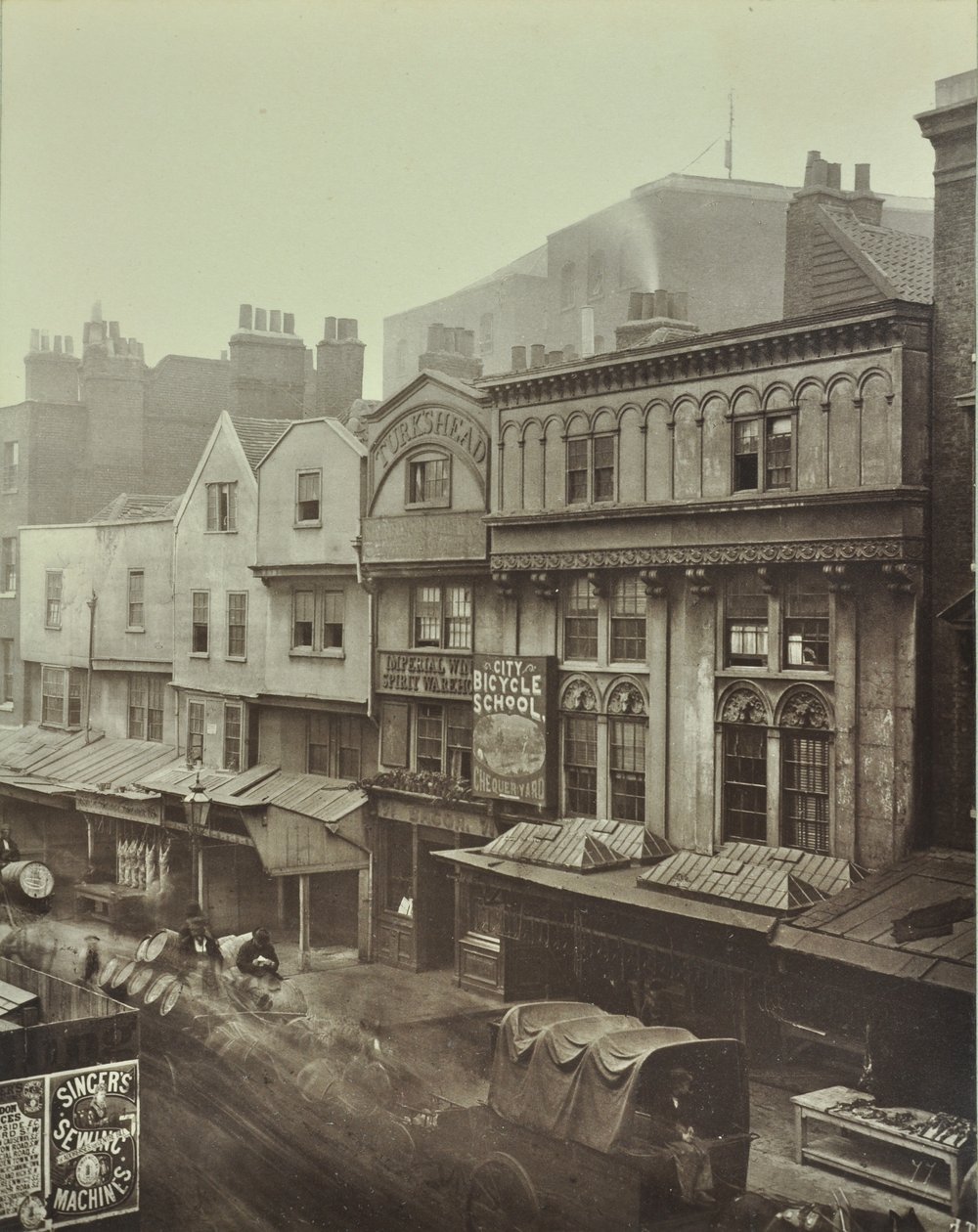 Turks Head, Aldgate, Londýn, 1883 od English Photographer