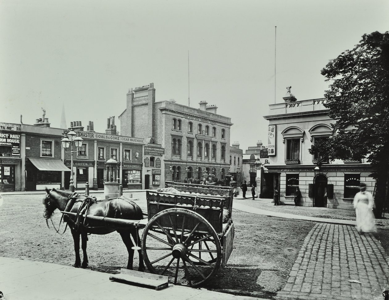 Upper Richmond Road, západně od Putney High Street, ukazující vozidlo tažené koňmi v popředí, 1880 od English Photographer