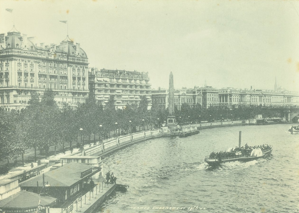 Victoria Embankment, Westminster LB: při pohledu na sever od Hungerford Bridge, 1895 od English Photographer