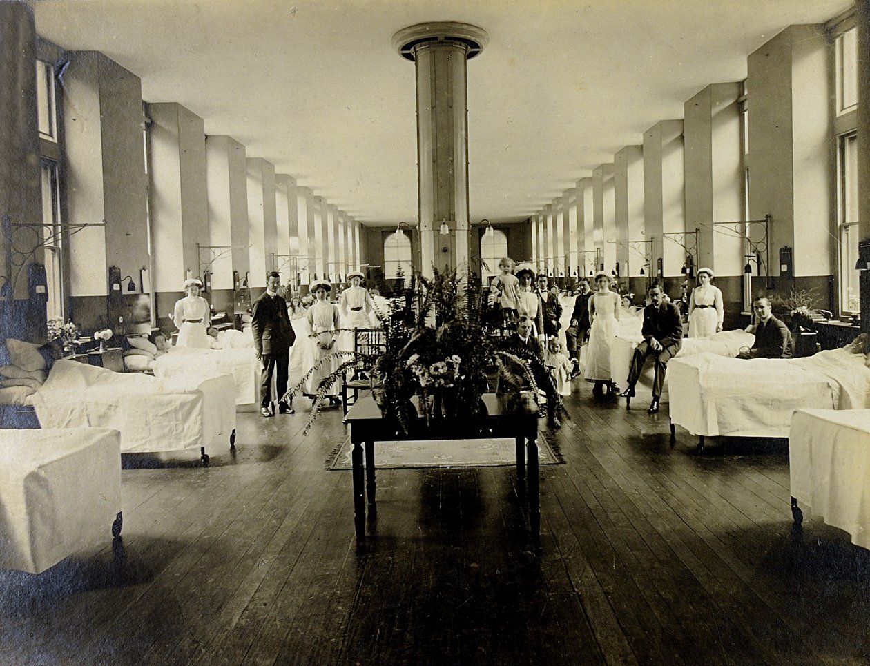 Victoria Ward v nemocnici St. Thomas Hospital, Londýn, kolem roku 1900 od English Photographer