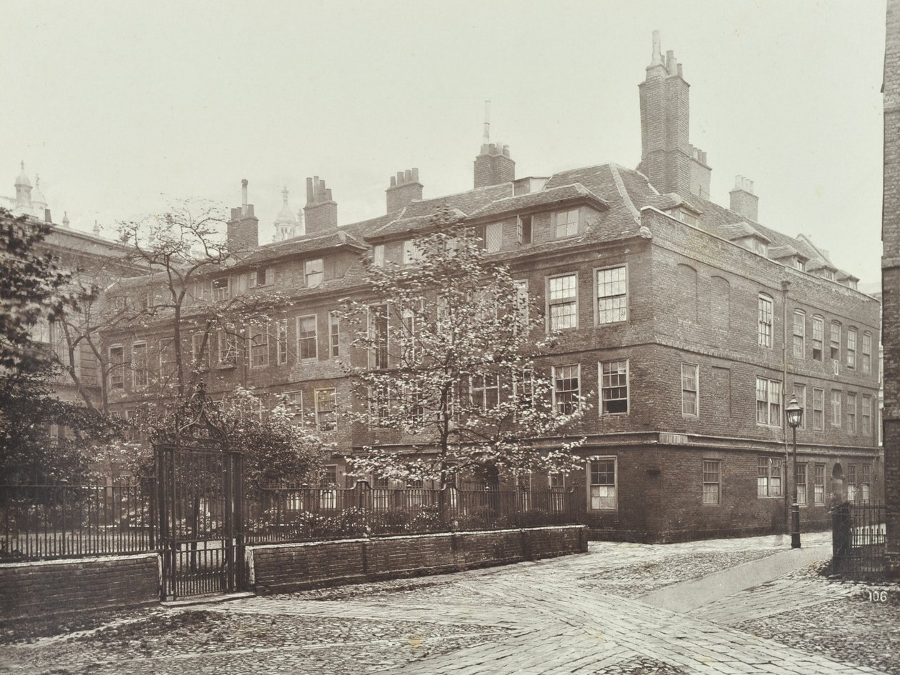 Pohled na Clifford Inn, City of London, 1885 od English Photographer