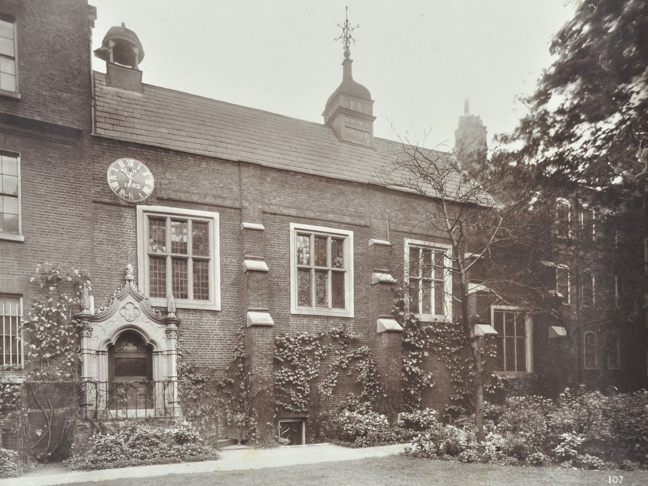 Pohled na Staple Inn, Londýn, 1885 od English Photographer
