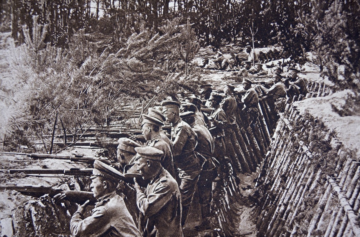 Ruské jednotky první světové války v zákopu na frontě u řeky Dvina, září 1917 (čb foto) od English Photographer