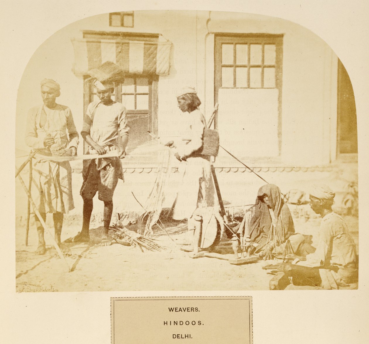 Weavers, Hindoos, Delhi, od The People of India, od J. Forbes Watson, publikoval 1868 (tisk alba) od English Photographer