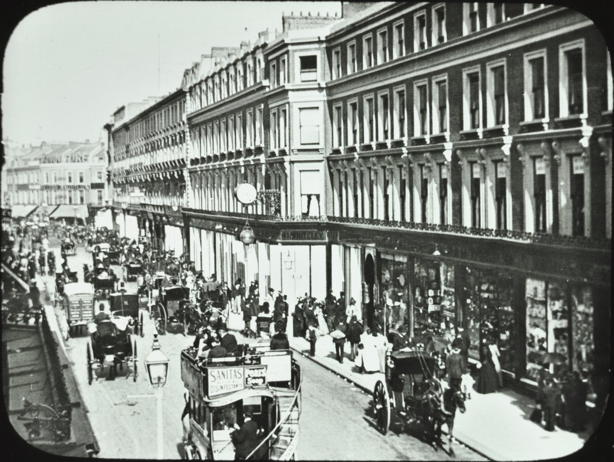 Whiteleys, Westbourne Grove, Westminster LB: Pohled na západ, 1895 od English Photographer