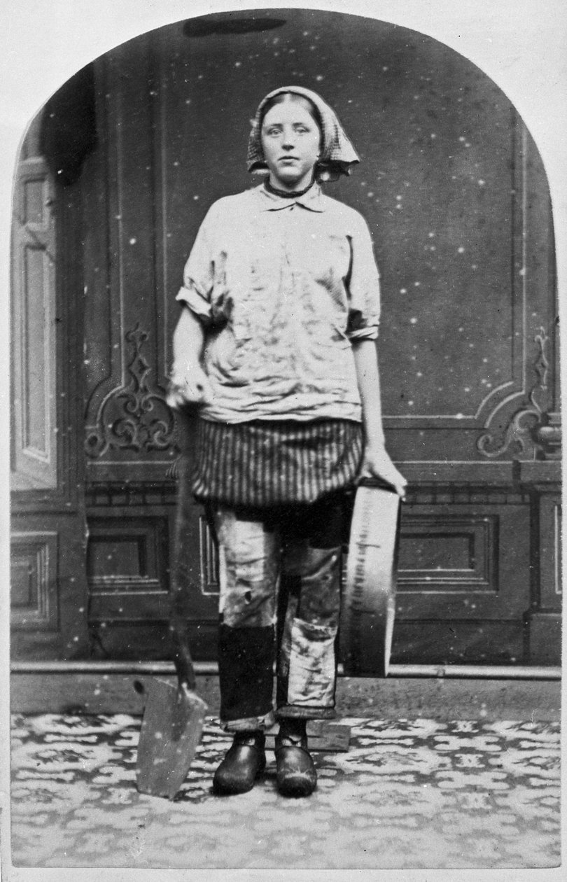 Wigan pit girl (bw foto) od English Photographer