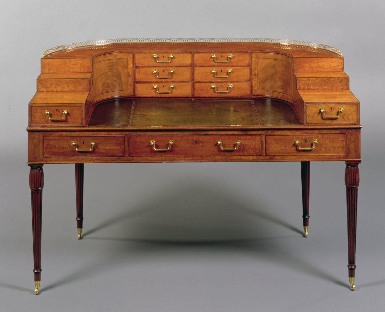 Stůl George III Carlton House Desk, cca 1800 (dřevěný) od English School