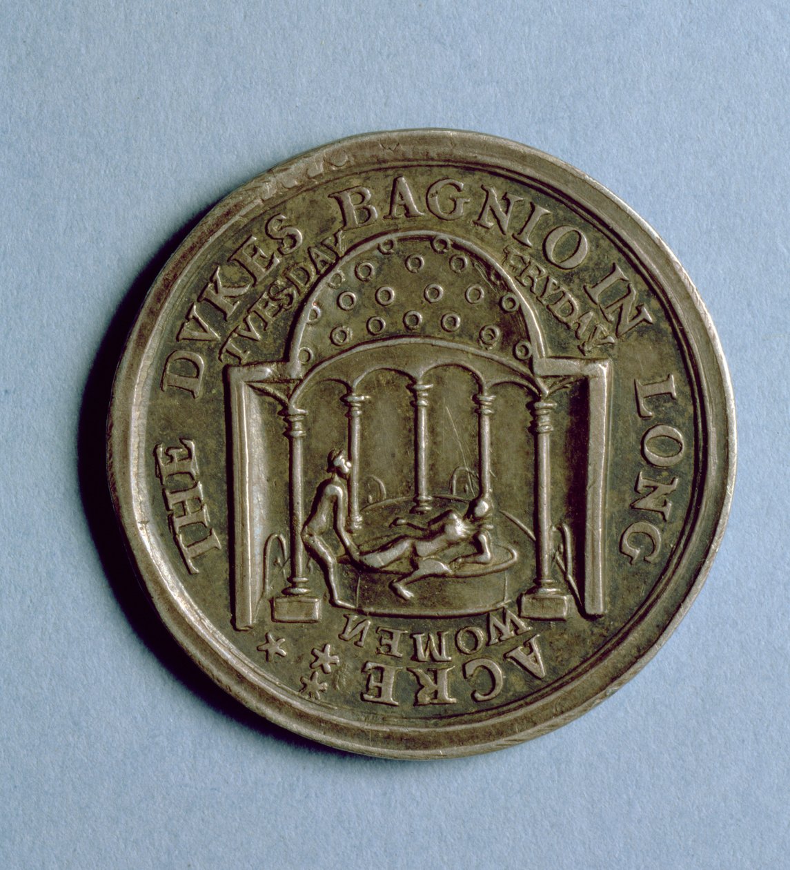 Vstupenka do Dukes Bagnio v Long Acre, cca 1680 (kov) od English School