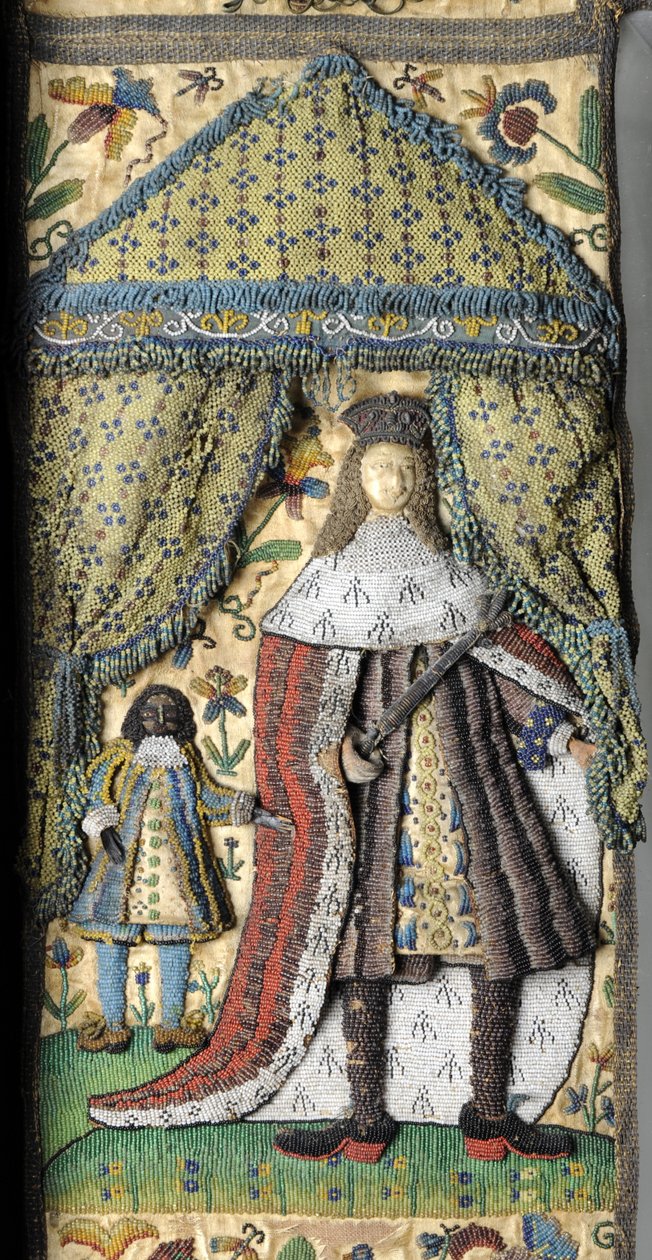 Beadwork Mirror, c. 1672-79 (hedvábné, kovové a kožené nitě se skleněnými korálky a flitry na hedvábně saténovém podkladu potažené dubem) od English School