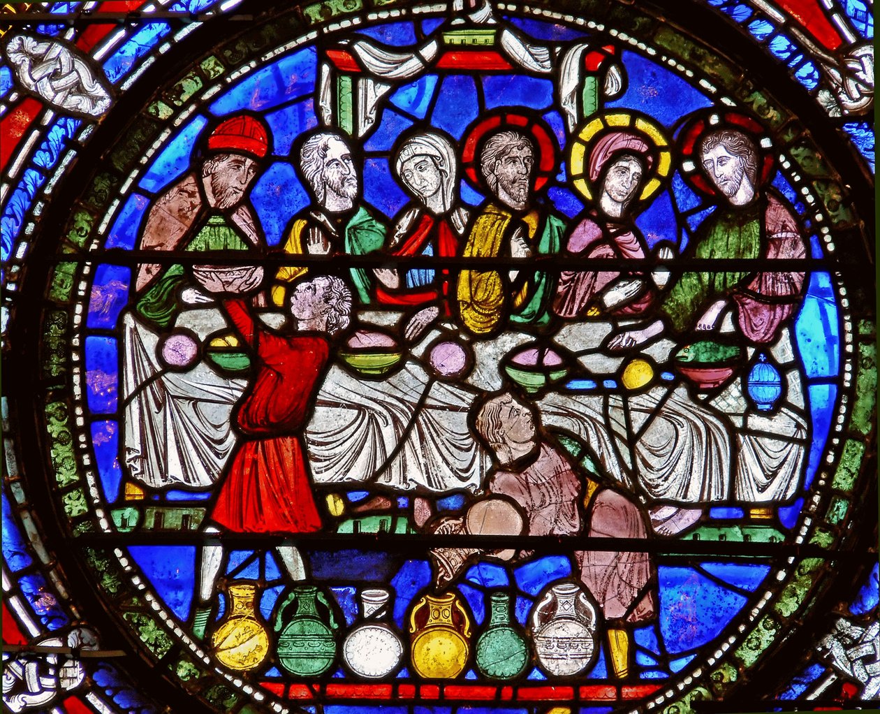 Detail z jednoho z biblických oken zobrazujících svatební hostinu v Káně od English School