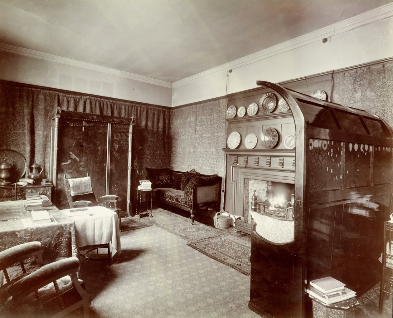 Přijímací pokoj, Kelmscott House, Londýn, 1896 od English School