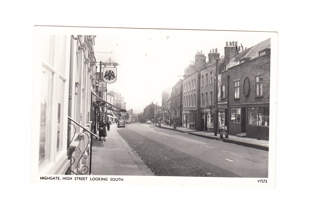 Edvardovská pohlednice Highgate High Street při pohledu na jih, asi 1910 (černobílá) od English School