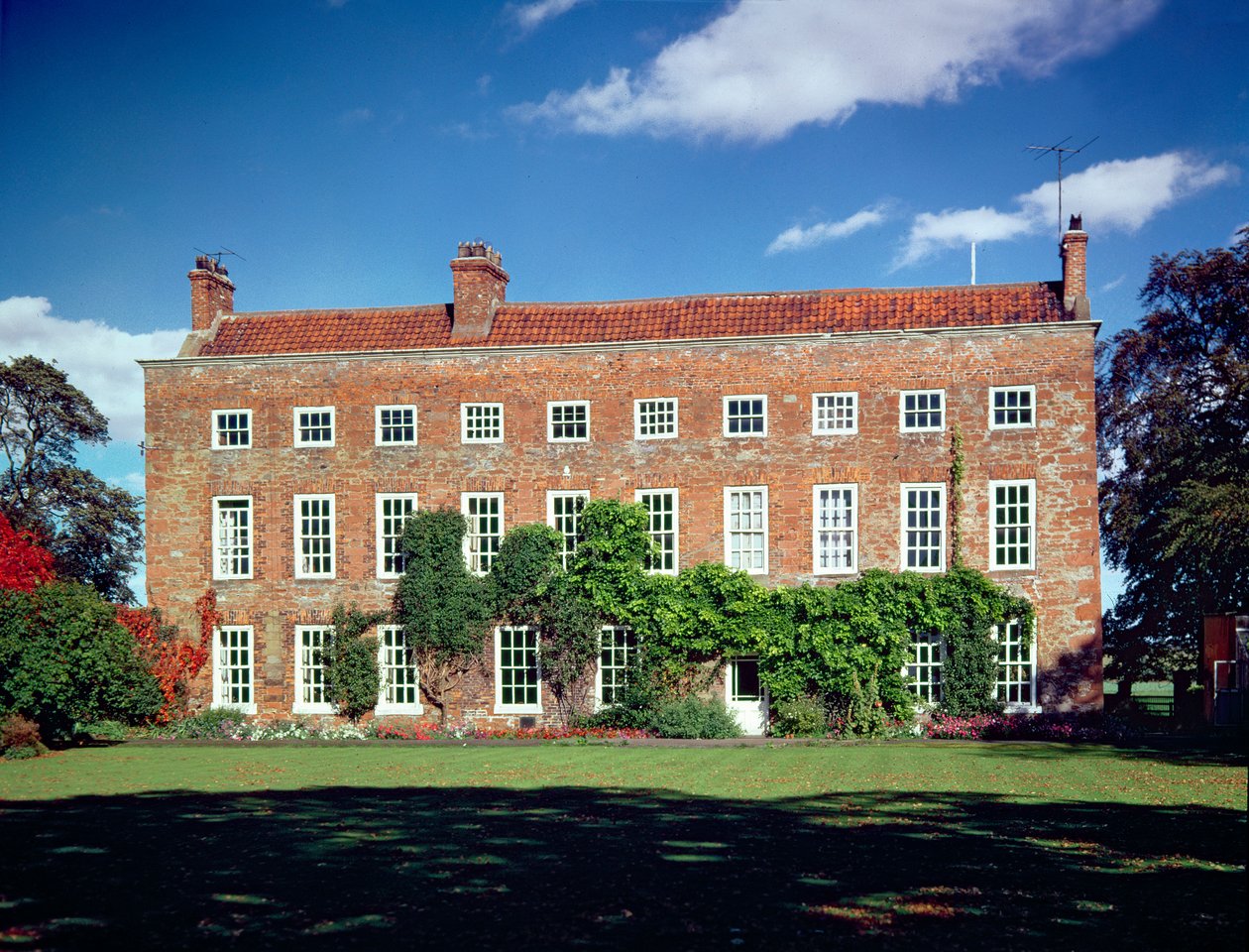 Vnější pohled na Low Middleton Hall, Middleton St. George, Durham od English School