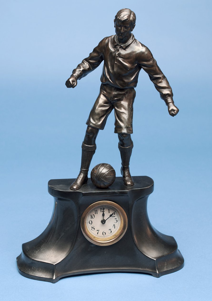 Fotbalista, část sady hodin (malovaný spelter) (viz také 315474-315475 & 315477) od English School