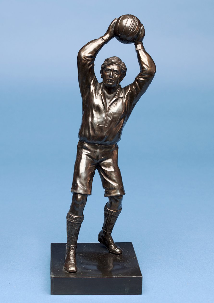 Fotbalista, část sady hodin (malovaný spelter) (viz také 315475 & 315476 -315477) od English School