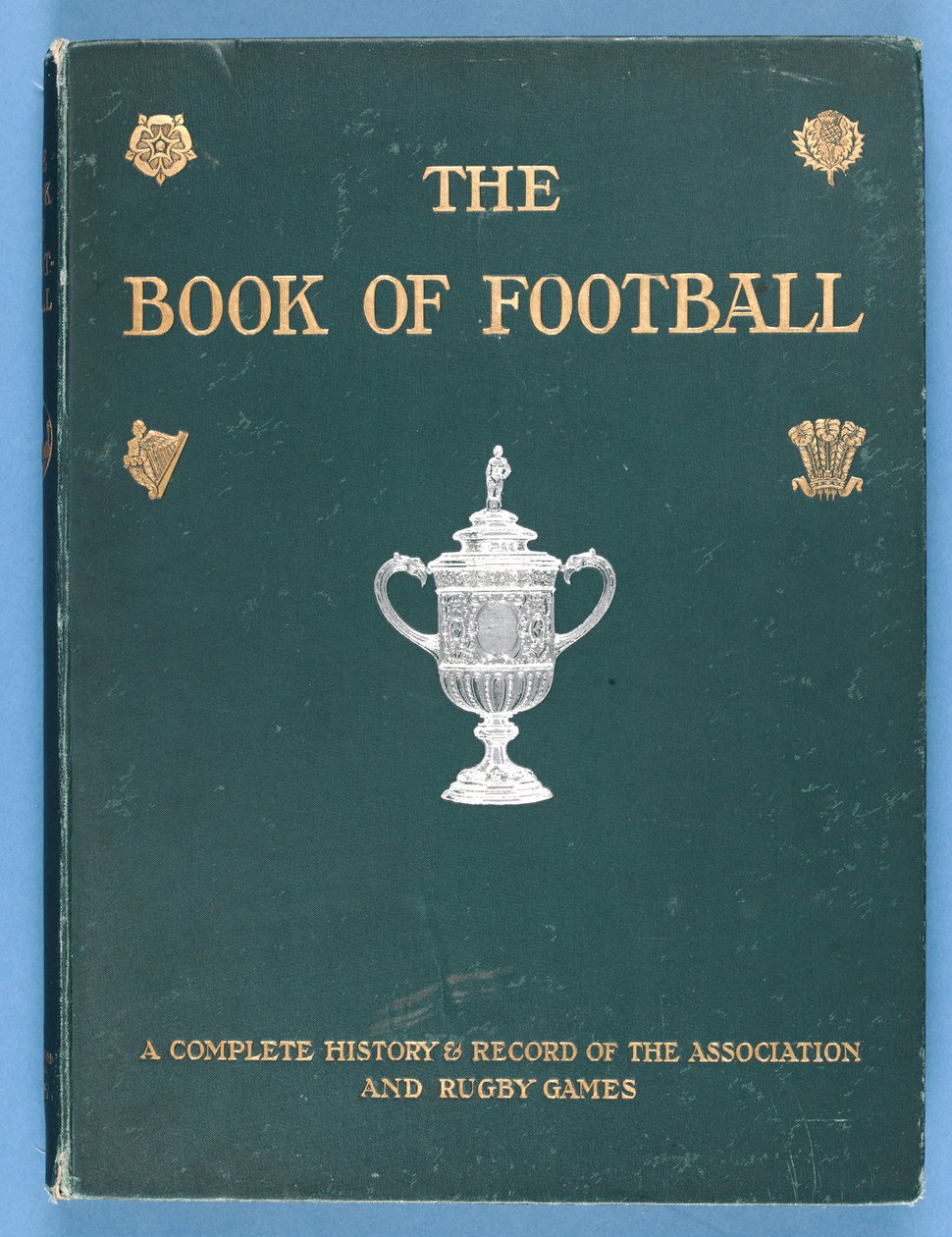 Přední strana obálky The Book of Football. Kompletní historie a záznam Asociace a Rugby Games 1905 od English School
