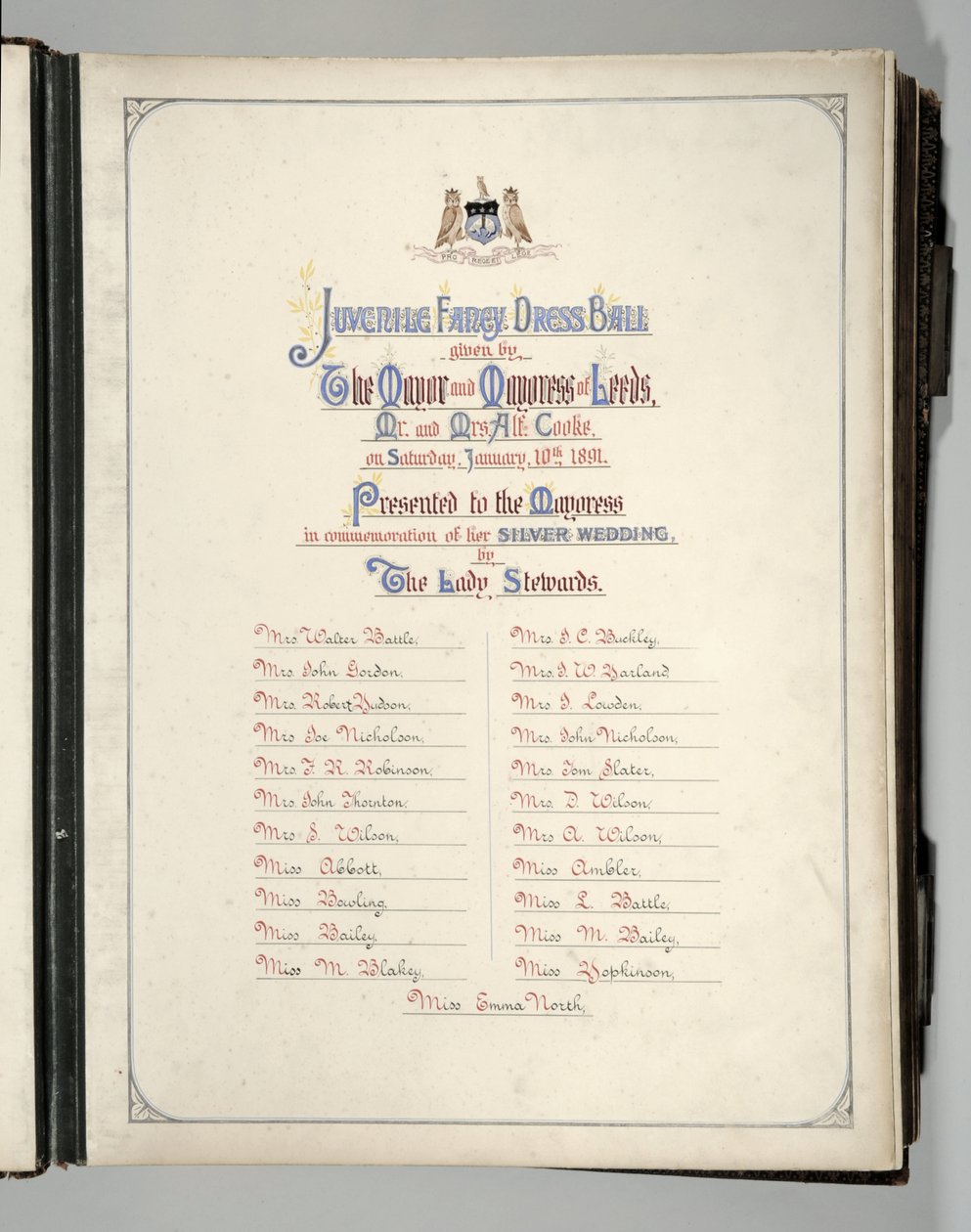 Frontispiece ze suvenýrového alba Juvenile Fancy Dress Ball, Leeds od English School