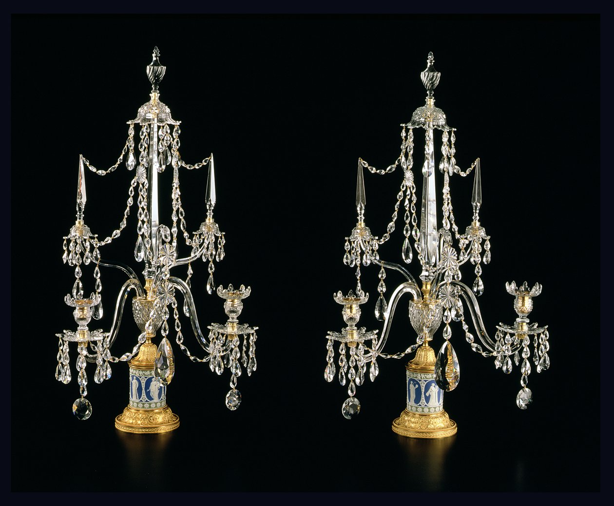 George III Candelabra, cca 1790 (broušené sklo, ormolu a wedgwood jasperware) od English School