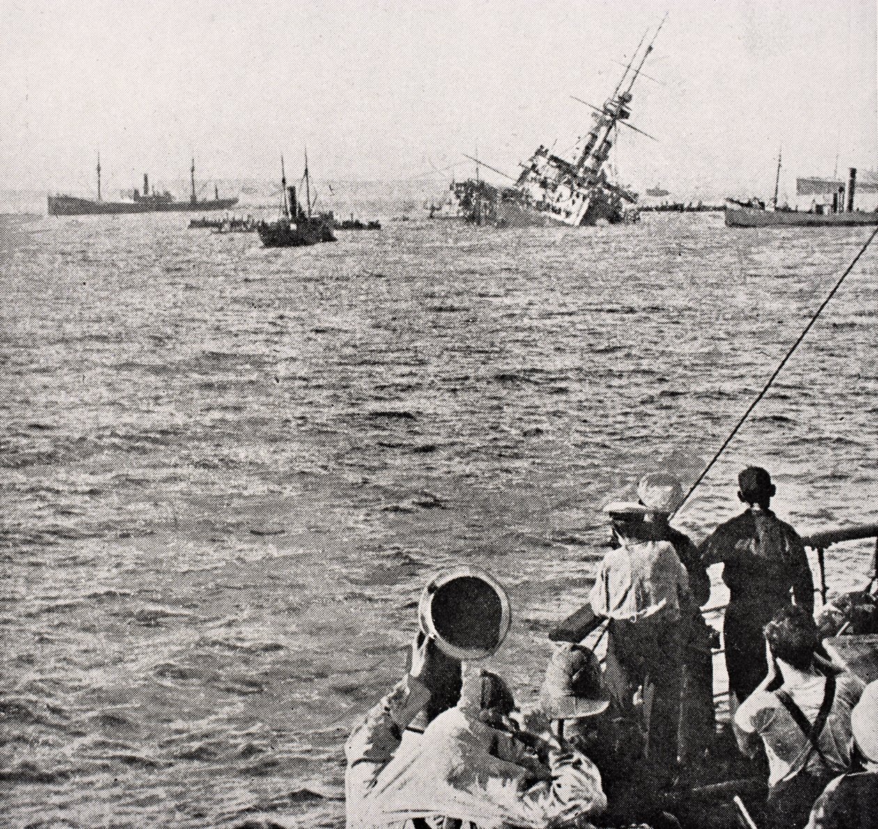 HMS Majestic se potopí 27. května 1915 z „The War Illustrated Album deLuxe“, vydaného v Londýně, 1916 od English School