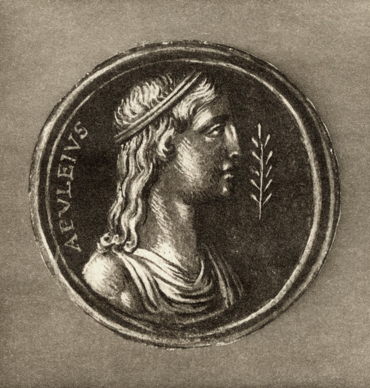 Lucius Apuleius (asi 124–180 n. l.), od frontispisu k Příběhu Amora a Psyché od Luciuse Apulieiuse, vydaného v roce 1903 od English School