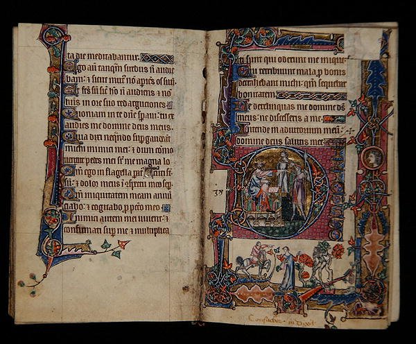 Ms 1-2005, ff.57v-58r: Saul posílá Doega zabít kněze Noba, historická iniciála z Macclesfieldova žaltáře, Use of Sarum, East Anglia, c.1330 (vellum) od English School