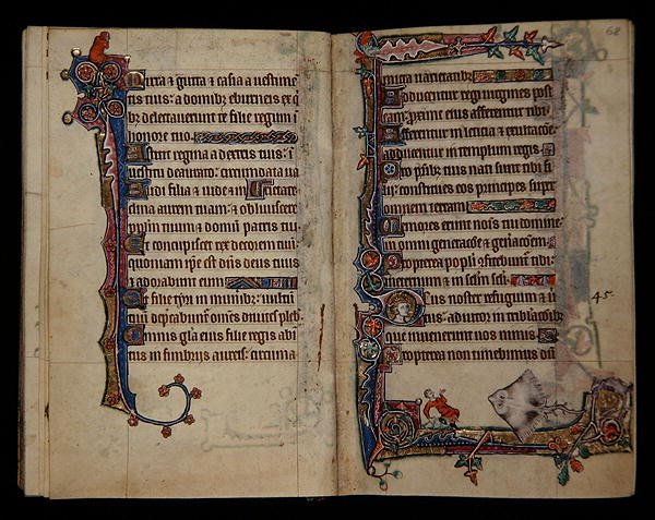 Ms 1-2005, ff.67v-68r: Obří rejnok se lekne člověka, okrajová výzdoba z Macclesfieldského žaltáře, Use of Sarum, Východní Anglie, asi 1330 (pergamen) od English School
