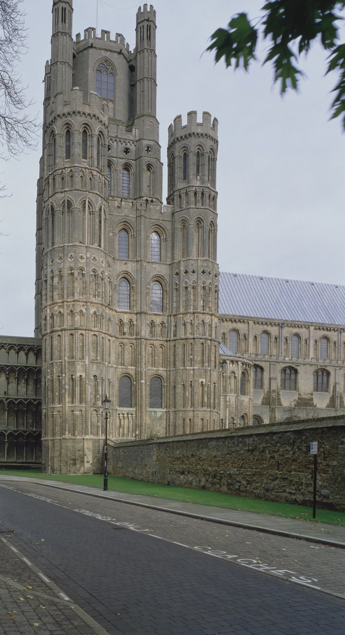 Octagon Tower, z jihu, postavený 1322 od English School