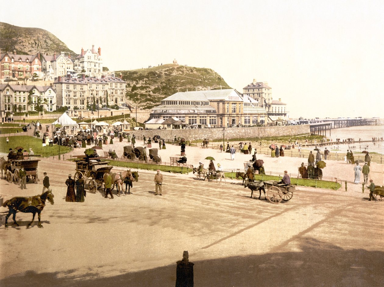 Na pláži, Llandudno (ručně kolorovaná fotografie) od English School