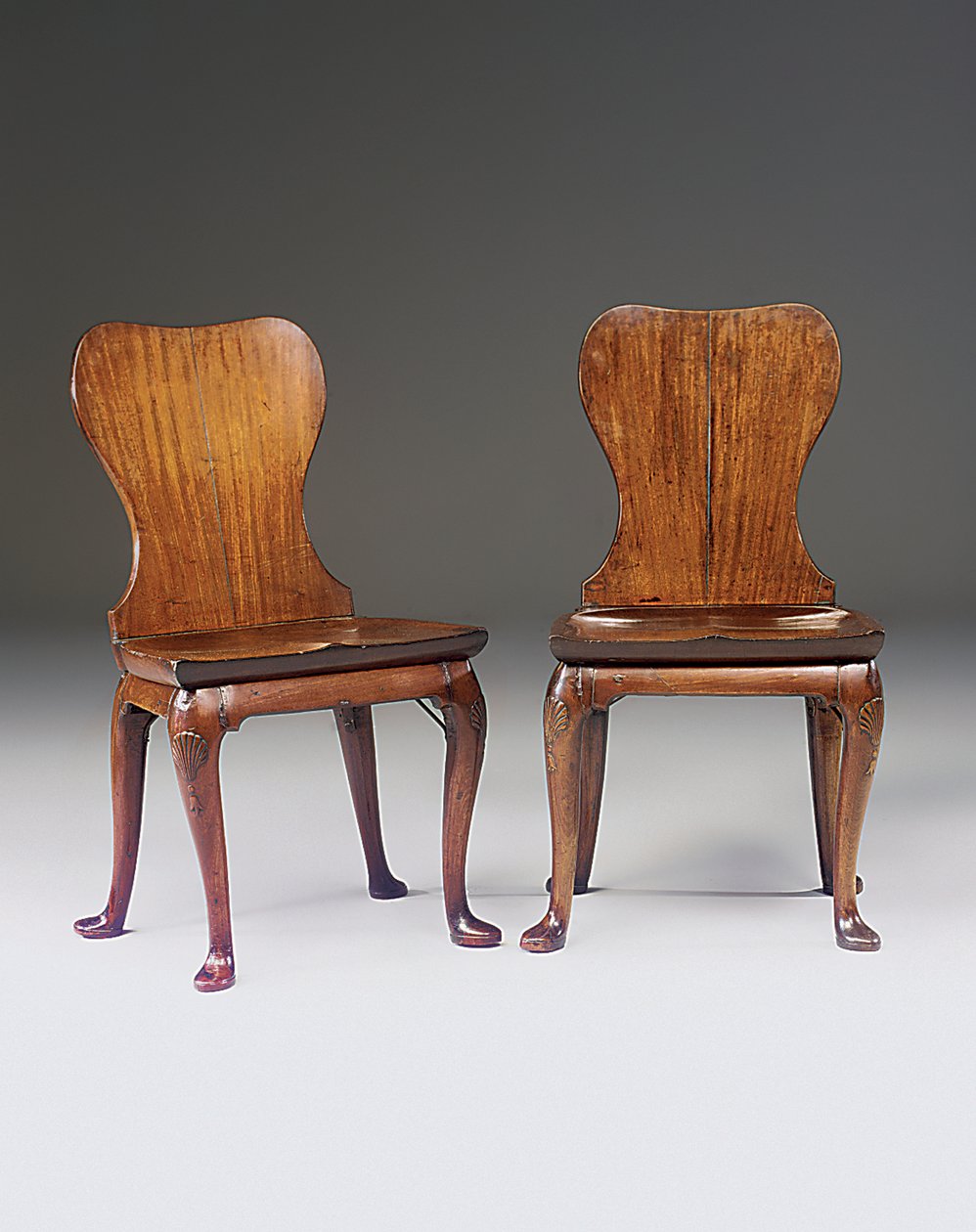 Pár sálových židlí George II, kolem roku 1730 od English School