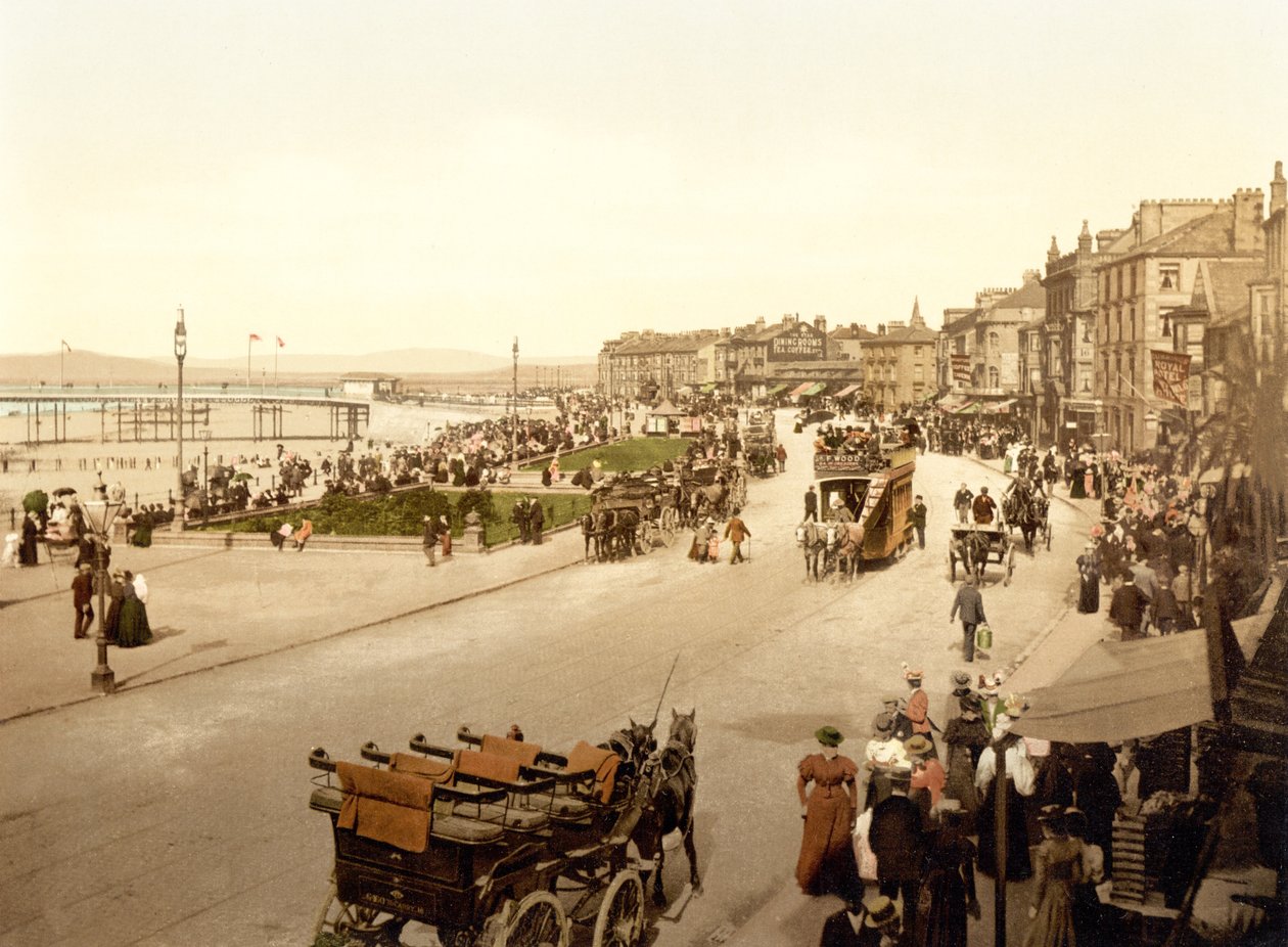 Průvod při pohledu na západ, Morecambe (ručně kolorovaná fotografie) od English School