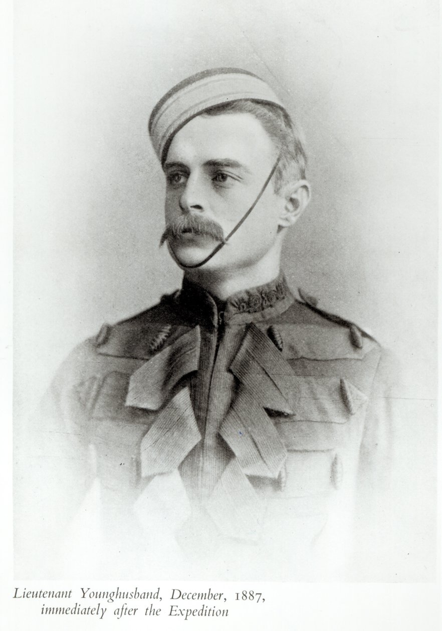 Fotografie sira Francise Younghusbanda (1863-1942) v roce 1887 z „Srdce kontinentu“, vydaného v roce 1937 od English School