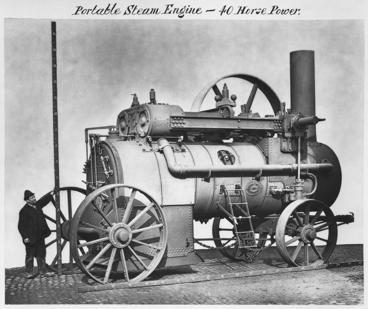 Přenosný parní stroj, z alba Improved steam engines, Threshing machines and other specialities, cca 1890 (albumen print) od English School