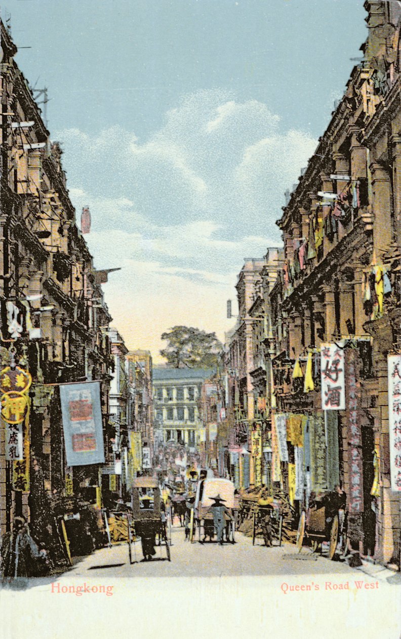 Pohlednice zobrazující Queens Road West, Hongkong, kolem roku 1900 od English School
