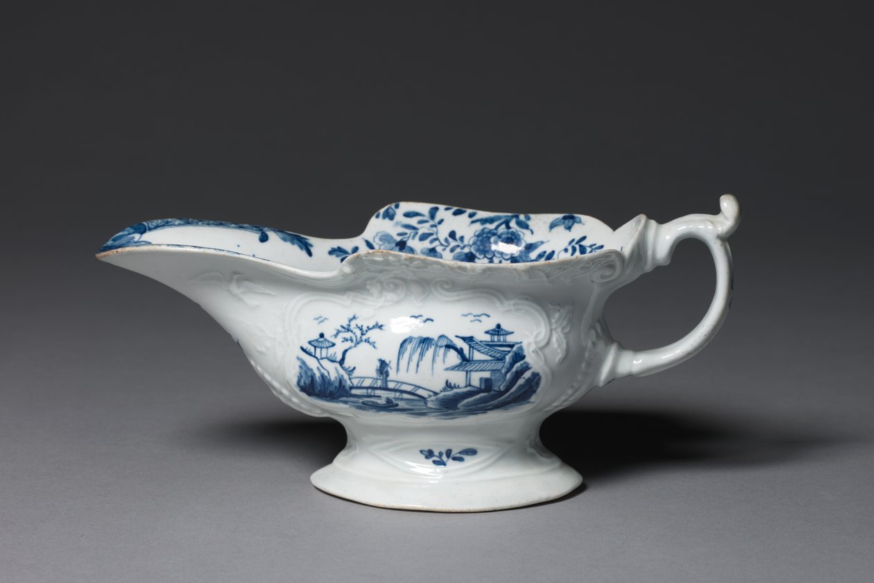 Omáčkový člun, možná vyrobený ve Worcester Porcelain Factory nebo Bristol Porcelain Factory, kolem roku 1752 od English School