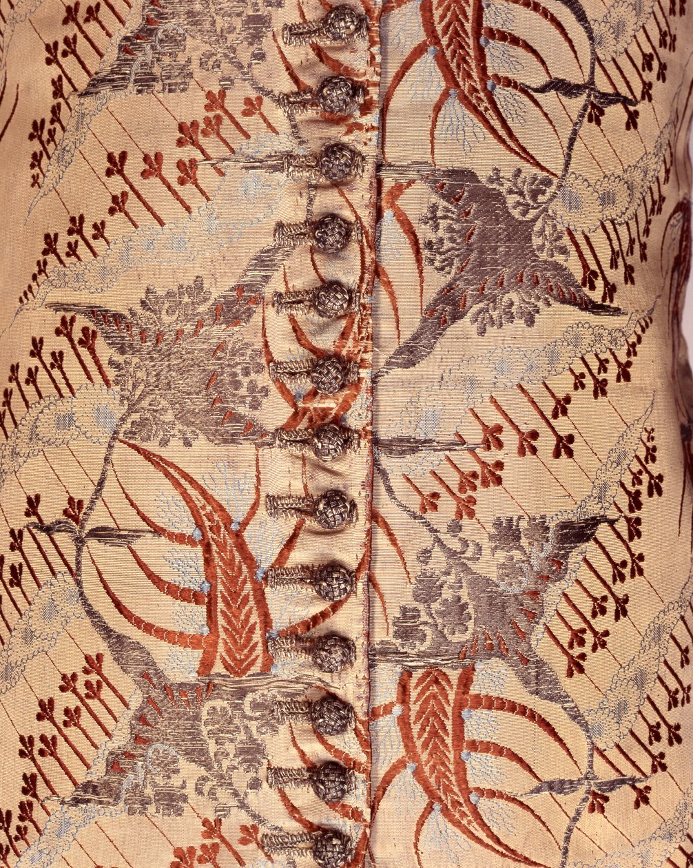Vesta s rukávy, cca 1705-15 (hedvábí a brokát) od English School